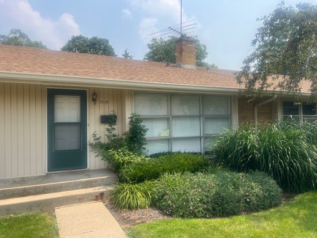 922 N Milwaukee Avenue C, Libertyville, IL 60048