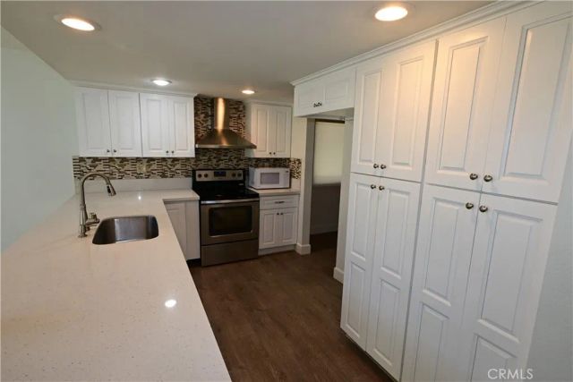 9550 Avenida Monterey, Cypress, CA 90630