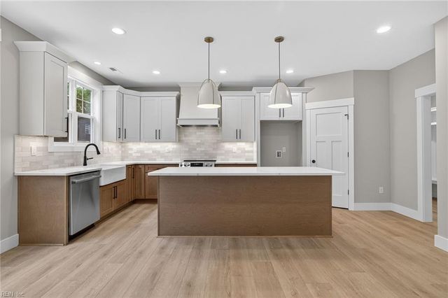 1227 Prosperity RD, Virginia Beach, VA 23451