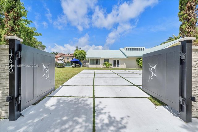 17640 Old Cutler Rd, Palmetto Bay, FL 33157