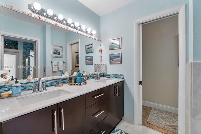 17640 Old Cutler Rd, Palmetto Bay, FL 33157