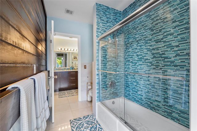 17640 Old Cutler Rd, Palmetto Bay, FL 33157