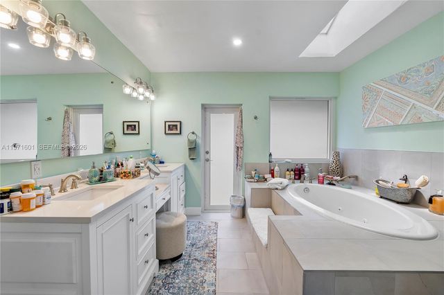 17640 Old Cutler Rd, Palmetto Bay, FL 33157