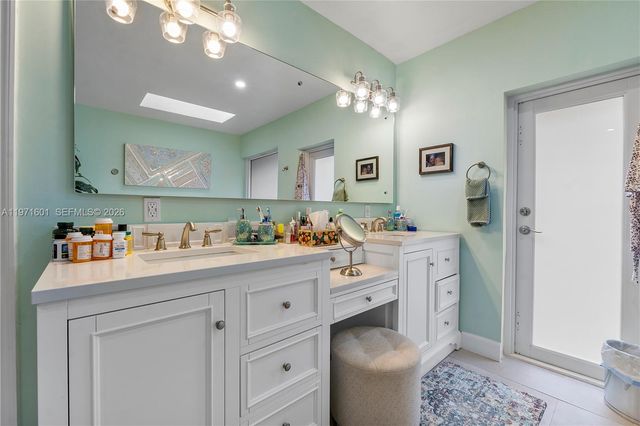 17640 Old Cutler Rd, Palmetto Bay, FL 33157