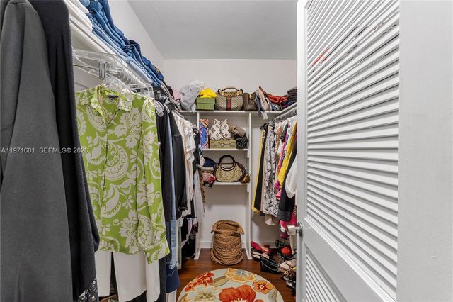 17640 Old Cutler Rd, Palmetto Bay, FL 33157