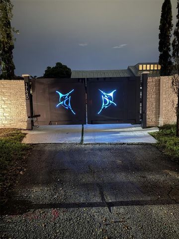 17640 Old Cutler Rd, Palmetto Bay, FL 33157