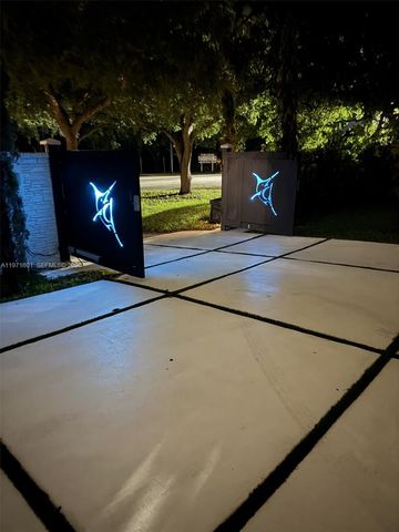 17640 Old Cutler Rd, Palmetto Bay, FL 33157