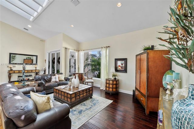 17640 Old Cutler Rd, Palmetto Bay, FL 33157