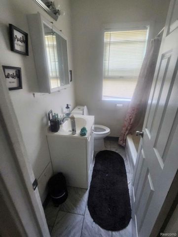 13615 Ohio Street, Detroit, MI 48238