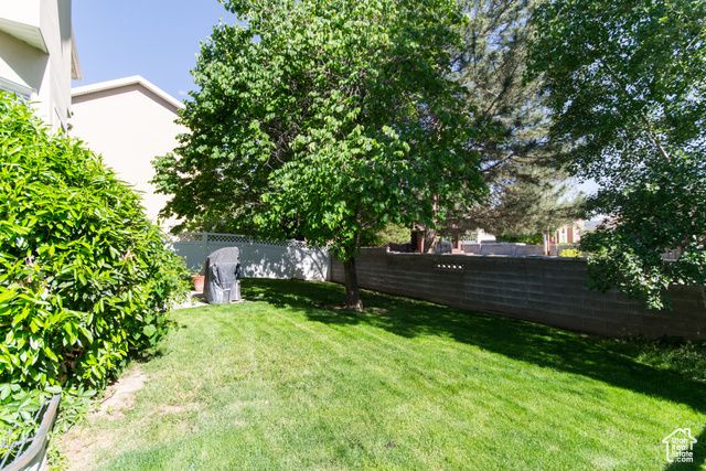 274 E PARK KNOLL CIR, Sandy, UT 84070
