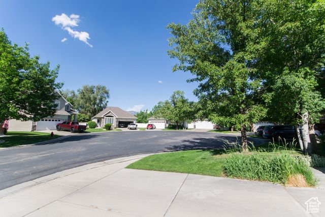 274 E PARK KNOLL CIR, Sandy, UT 84070