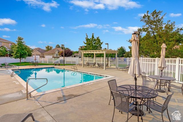 274 E PARK KNOLL CIR, Sandy, UT 84070
