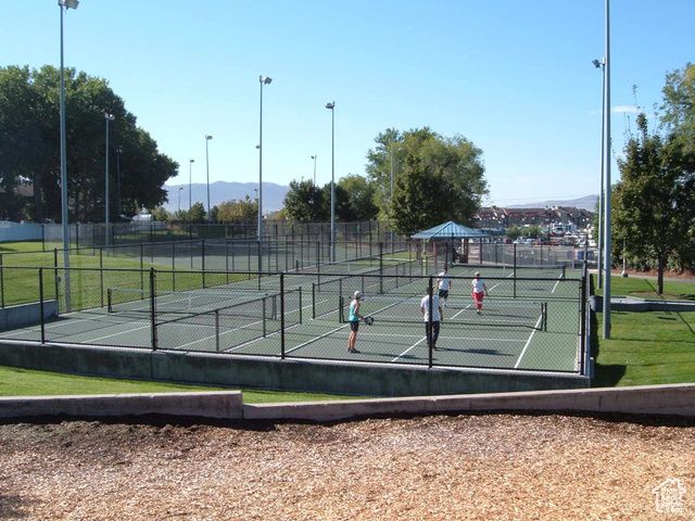 274 E PARK KNOLL CIR, Sandy, UT 84070