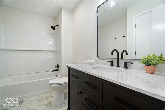 13217 Highland Springs Drive E, Mccordsville, IN 46055