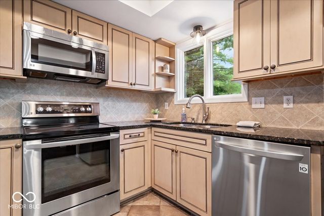 13217 Highland Springs Drive E, Mccordsville, IN 46055