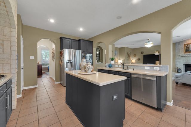 4304 Lone Oak Drive, Mansfield, TX 76063