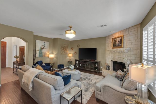 4304 Lone Oak Drive, Mansfield, TX 76063