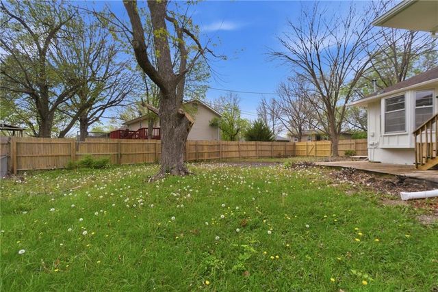 9009 Kentucky Avenue, Kansas City, MO 64138