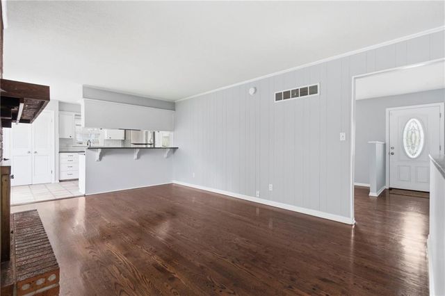 9009 Kentucky Avenue, Kansas City, MO 64138