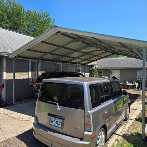 738 W 1ST St, Alice, TX 78332