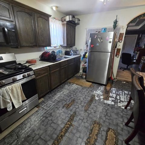 738 W 1ST St, Alice, TX 78332