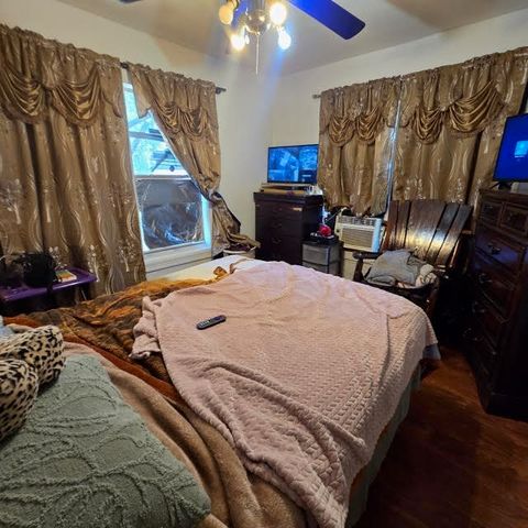 738 W 1ST St, Alice, TX 78332