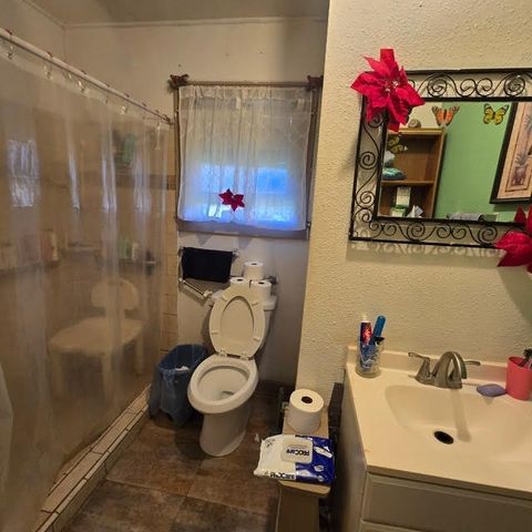 738 W 1ST St, Alice, TX 78332