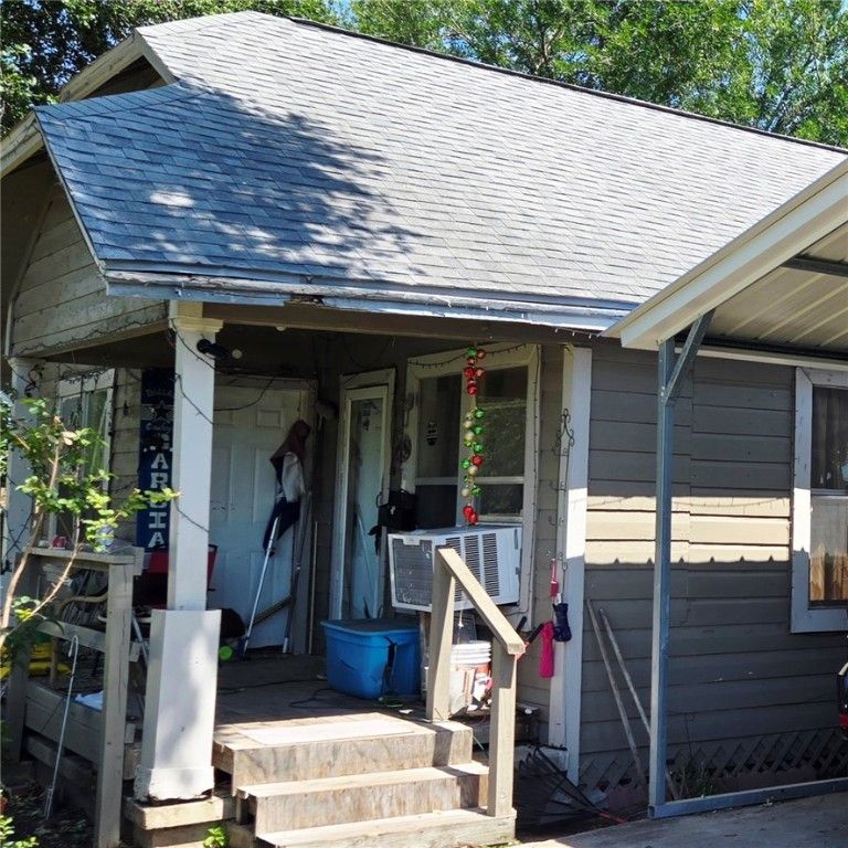 738 W 1ST St, Alice, TX 78332