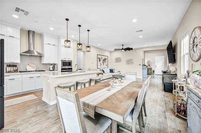 140 Royal Cascade Avenue, Henderson, NV 89011