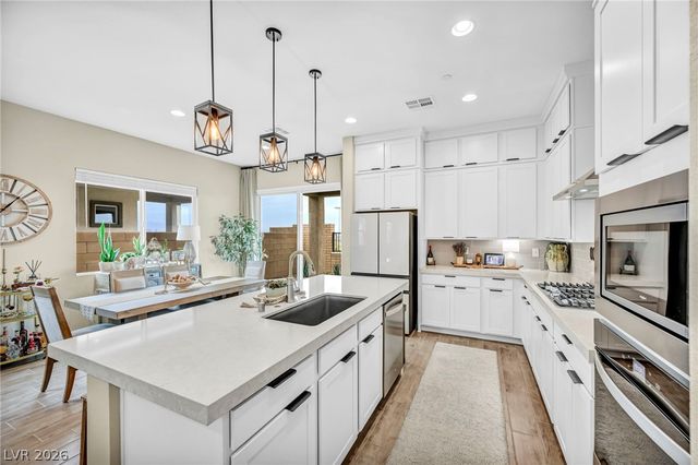 140 Royal Cascade Avenue, Henderson, NV 89011