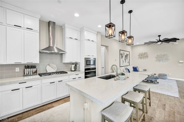 140 Royal Cascade Avenue, Henderson, NV 89011