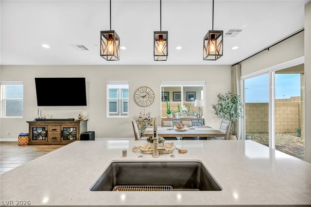 140 Royal Cascade Avenue, Henderson, NV 89011