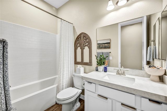 140 Royal Cascade Avenue, Henderson, NV 89011