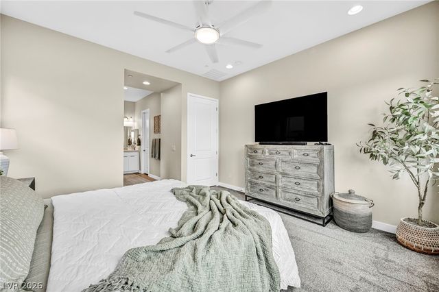 140 Royal Cascade Avenue, Henderson, NV 89011