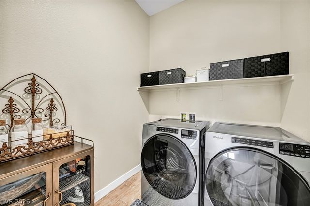 140 Royal Cascade Avenue, Henderson, NV 89011