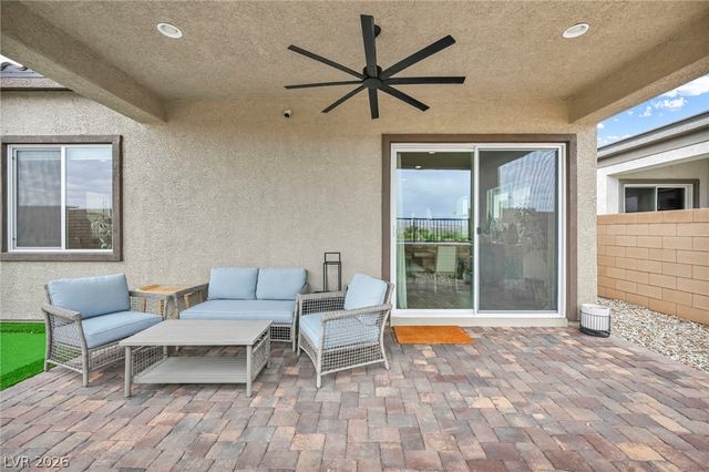 140 Royal Cascade Avenue, Henderson, NV 89011