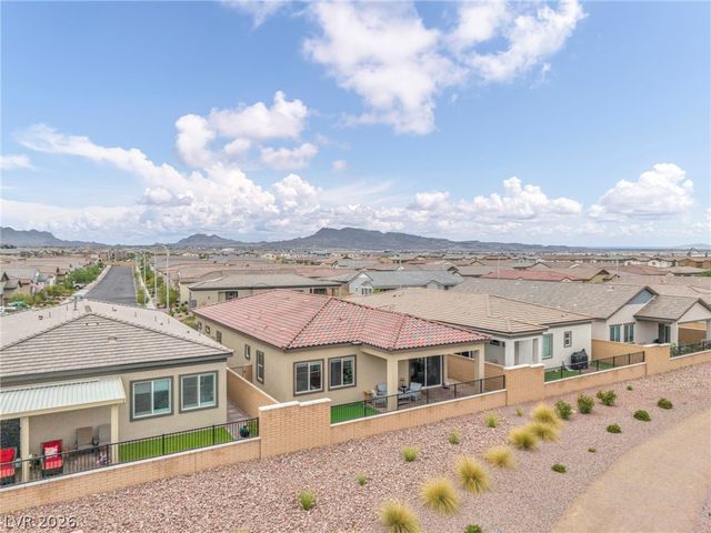 140 Royal Cascade Avenue, Henderson, NV 89011