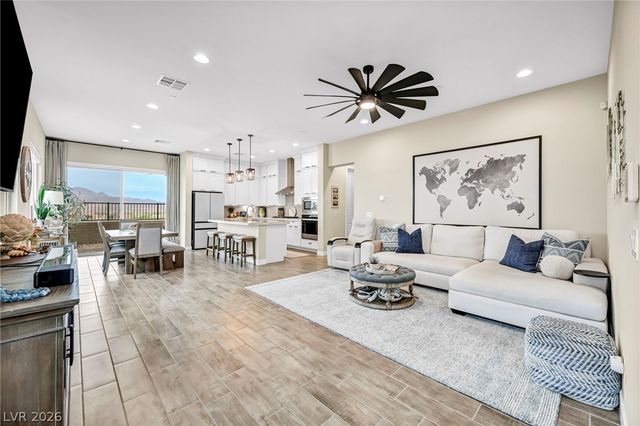 140 Royal Cascade Avenue, Henderson, NV 89011
