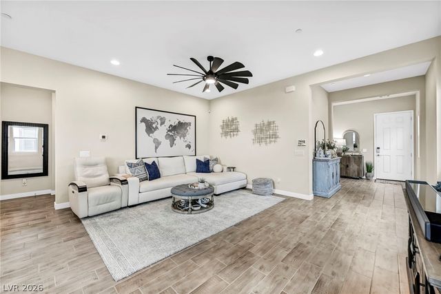 140 Royal Cascade Avenue, Henderson, NV 89011