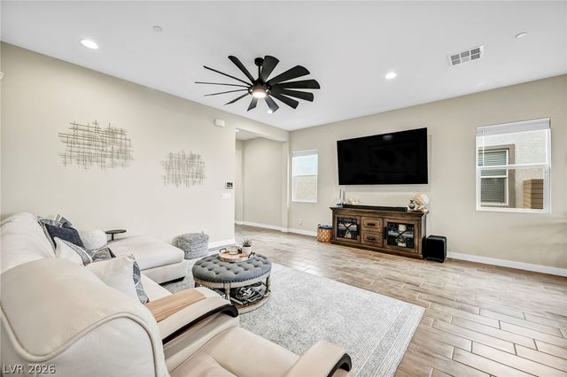 140 Royal Cascade Avenue, Henderson, NV 89011