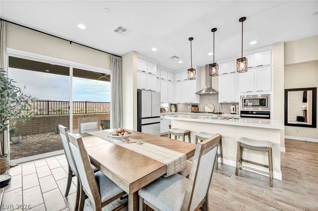 140 Royal Cascade Avenue, Henderson, NV 89011