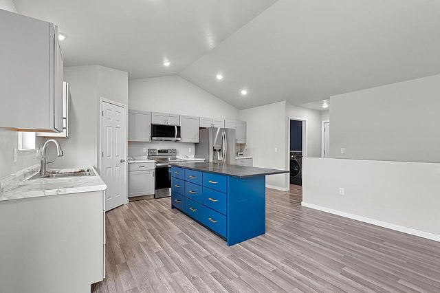 843 RED HAWK DRIVE, Pulaski, WI 54162