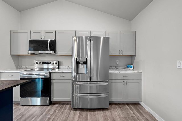 843 RED HAWK DRIVE, Pulaski, WI 54162