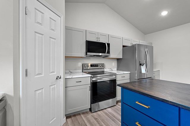 843 RED HAWK DRIVE, Pulaski, WI 54162