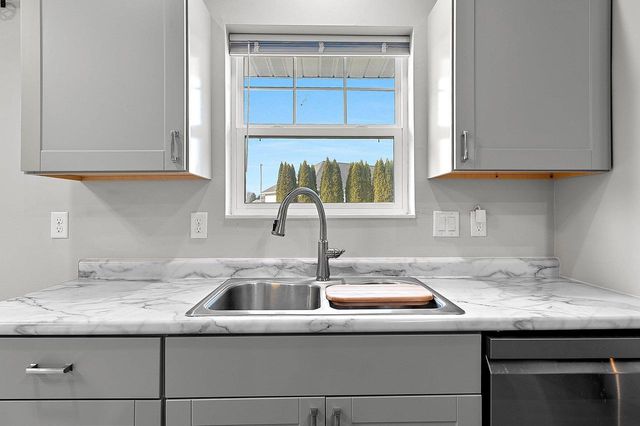 843 RED HAWK DRIVE, Pulaski, WI 54162