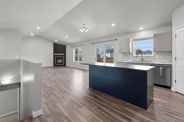 843 RED HAWK DRIVE, Pulaski, WI 54162