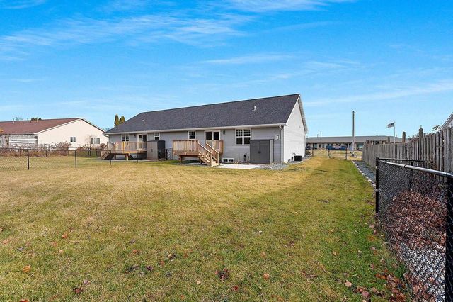 843 RED HAWK DRIVE, Pulaski, WI 54162