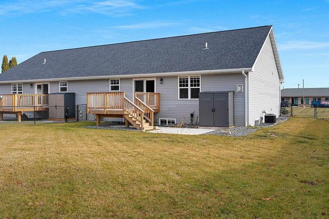 843 RED HAWK DRIVE, Pulaski, WI 54162
