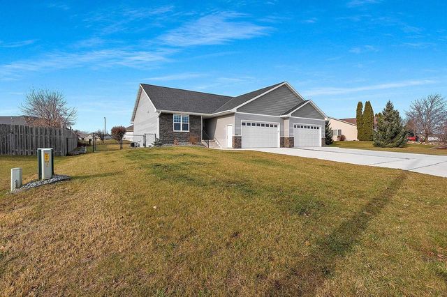 843 RED HAWK DRIVE, Pulaski, WI 54162