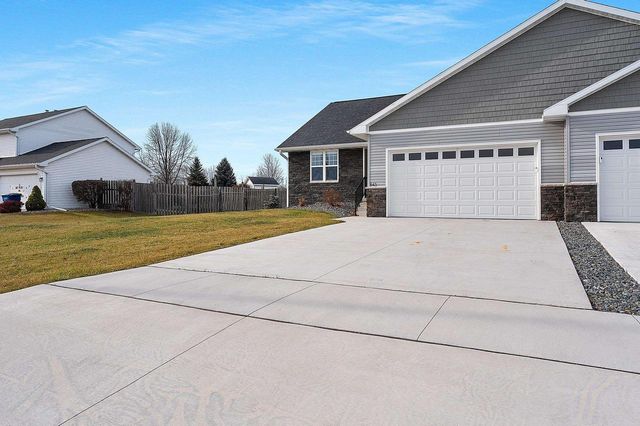 843 RED HAWK DRIVE, Pulaski, WI 54162